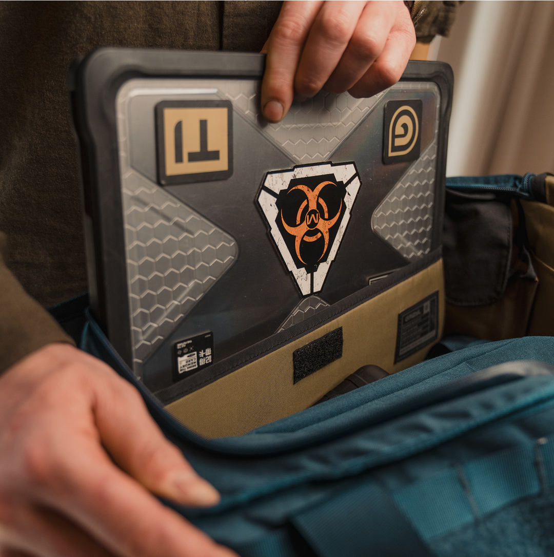 Internal padded laptop sleeve.