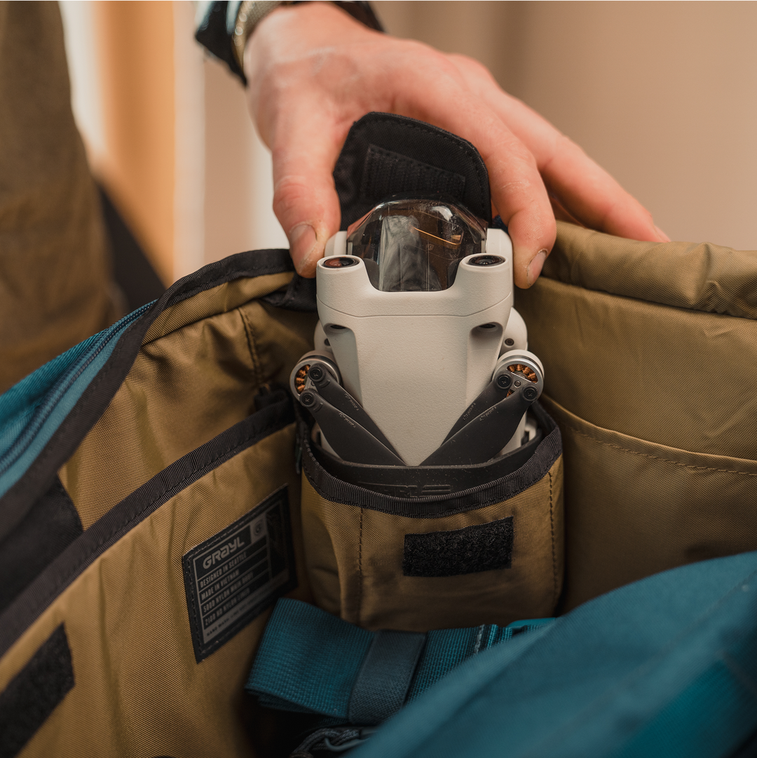 Internal 3D bottle and accessory pocket.