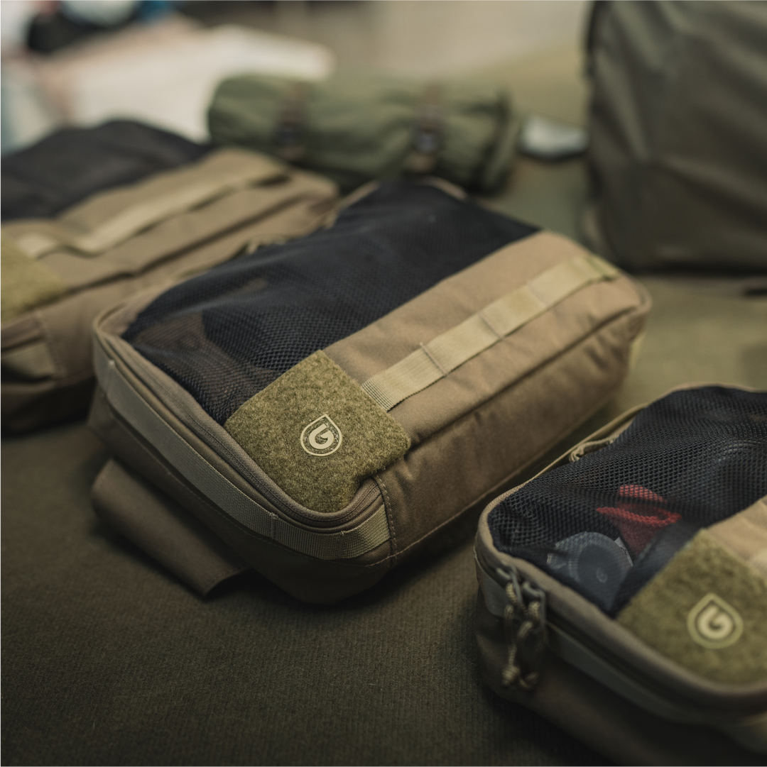 A family of functional and wearable packing pouches.