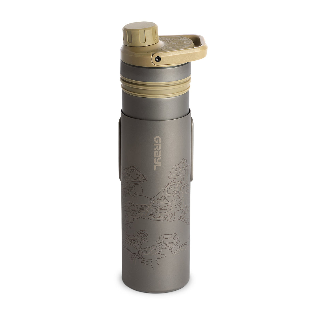 Grayl UltraPress Titanium Filter und Reiniger Wasserflasche - 16,9 Fluid Ounces / Covert Edition / Purifying Press View / Desert Tan