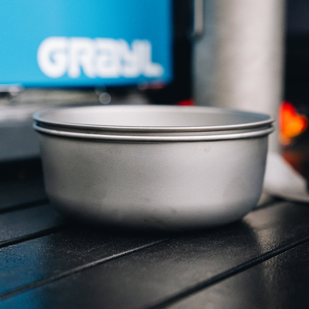 Grayl Ti Bowls und Plates sind nestbar. Also stapeln Sie sie hoch und gehen Sie campen!