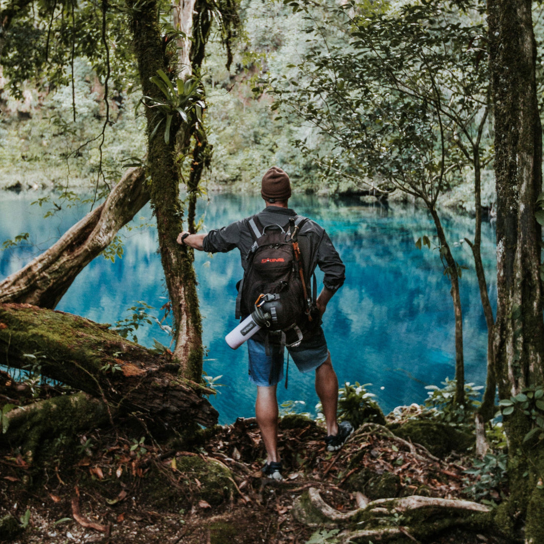 Il Grayl GeoPress (Alpine White) su Grayl adventurer di Paul Winkler in Guatemala.